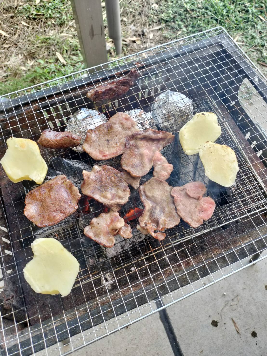 我が家のバーベキュースタイル　お庭BBQ　ついに見つかったストレスフリーテーブル