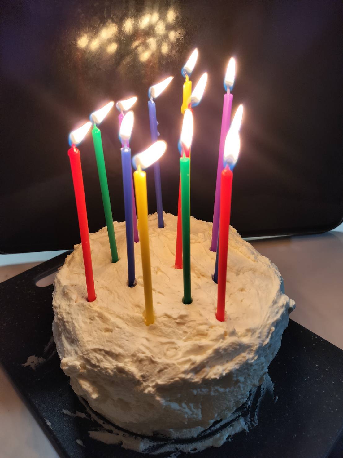 バタバタのお誕生日　お寿司とケーキで本人は満足　もう12歳だしシンプルでいいか。